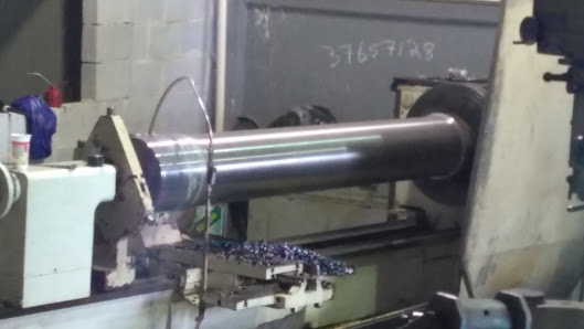 Máquina industrial em oficina